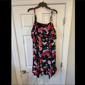 Torrid cold shoulder floral dress size 1 has pockets perfect for any occasion